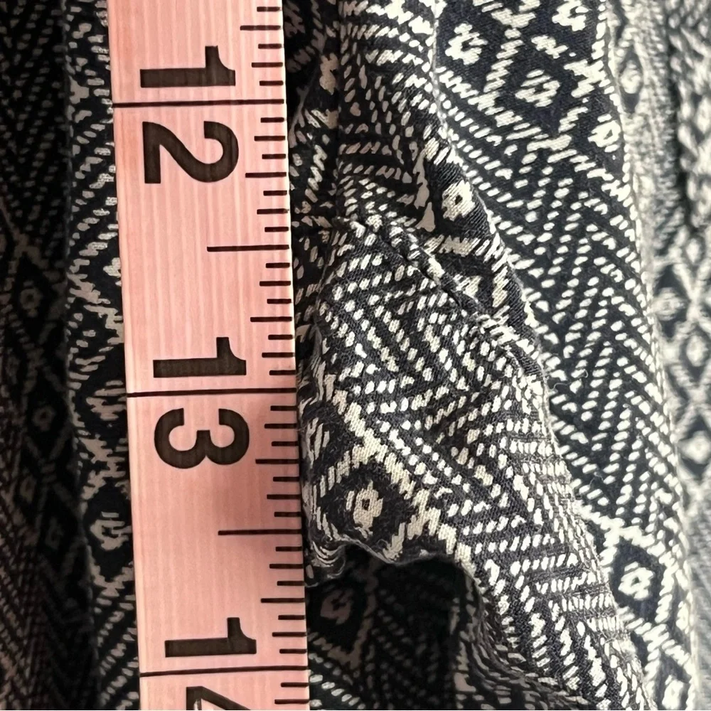 Women's Urban Outfitters‎ Cottage Print Pull On Pants Size Medium Black & White
